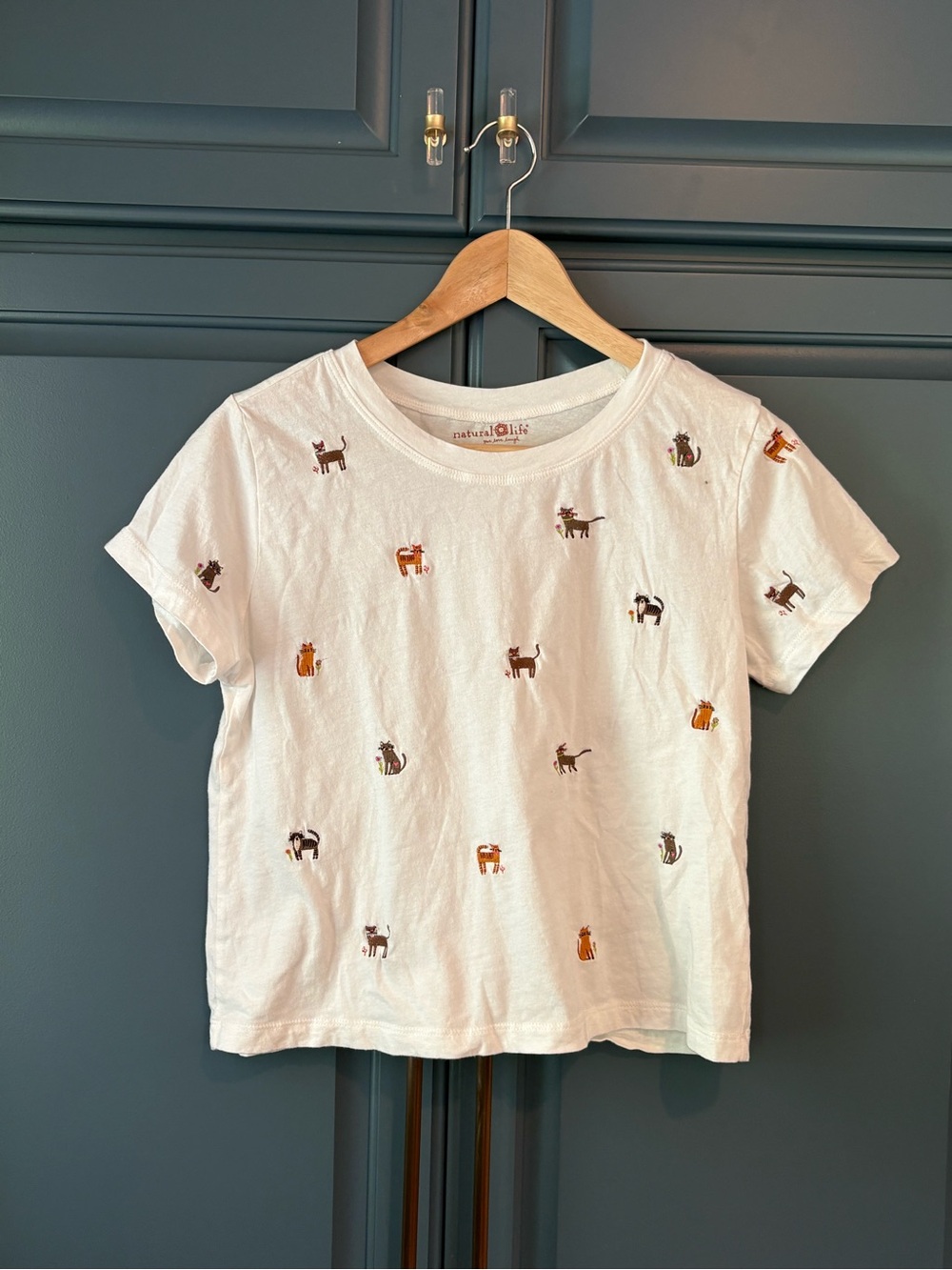 Natural Life Fave Little Things embroidered t-shirt featuring cats and dogs. - Picture 4 of 16
